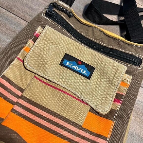 Kavu Multi-Colored Crossbody Sling Bag - Picture 2 of 4